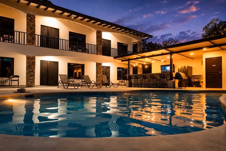 Hotel Boutique en Venta en Jacó – 6 Suites, Piscina y Excelente Ubicación - Imagen 13