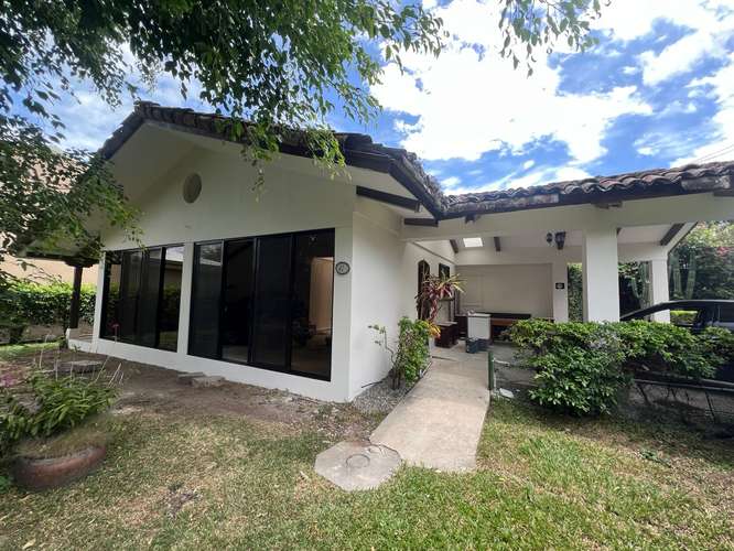 Exclusividad y confort en una sola planta | Pozos de Santa Ana $367,000