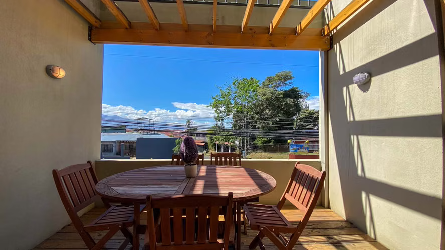 Venta de casa con diseño arquitectónico exclusivo - Imagen 6
