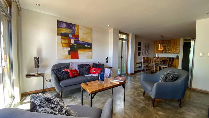 Venta de casa con diseño arquitectónico exclusivo - Imagen 1