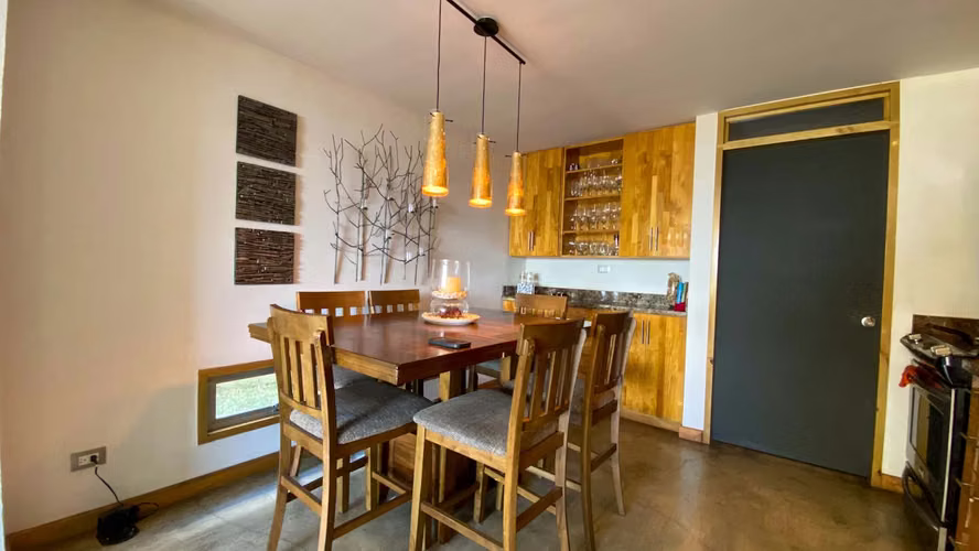 Venta de casa con diseño arquitectónico exclusivo - Imagen 4