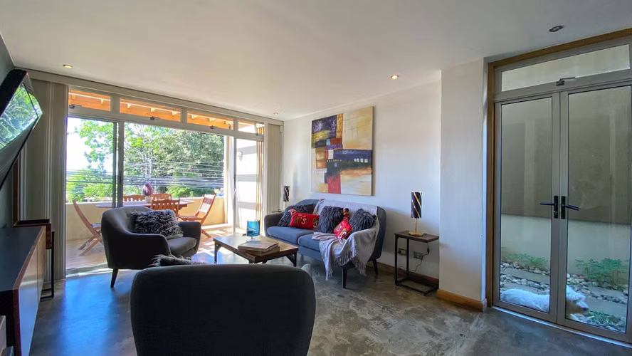 Venta de casa con diseño arquitectónico exclusivo - Imagen 2