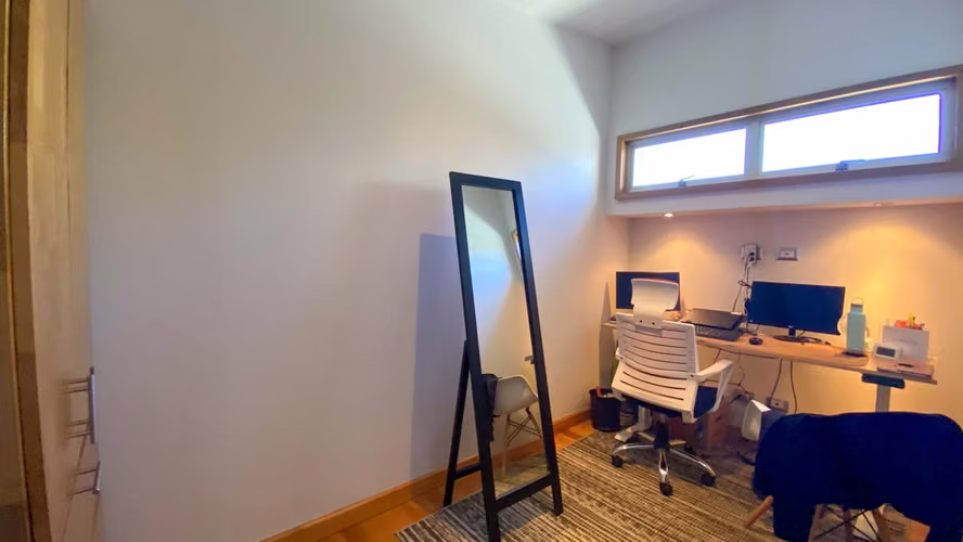 Venta de casa con diseño arquitectónico exclusivo - Imagen 9