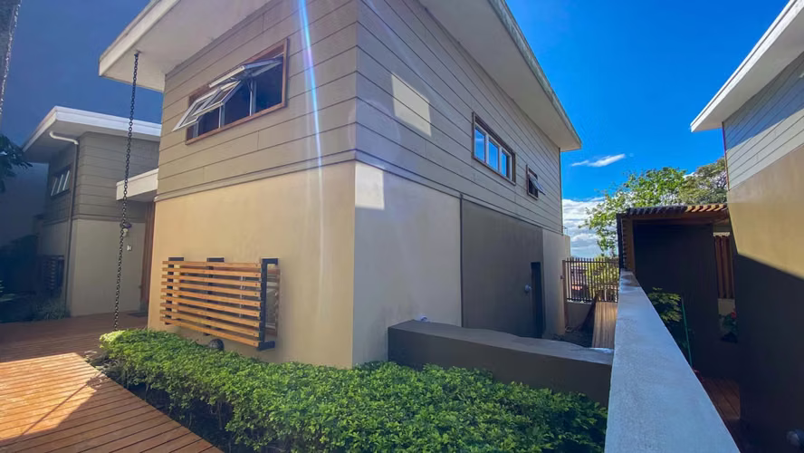 Venta de casa con diseño arquitectónico exclusivo - Imagen 3