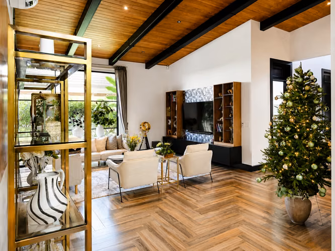 Casa de Lujo de Una Planta en Condominio Orosol, Santa Ana - Imagen 5
