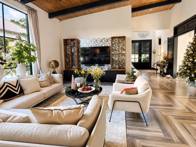 Casa de Lujo de Una Planta en Condominio Orosol, Santa Ana - Imagen 2