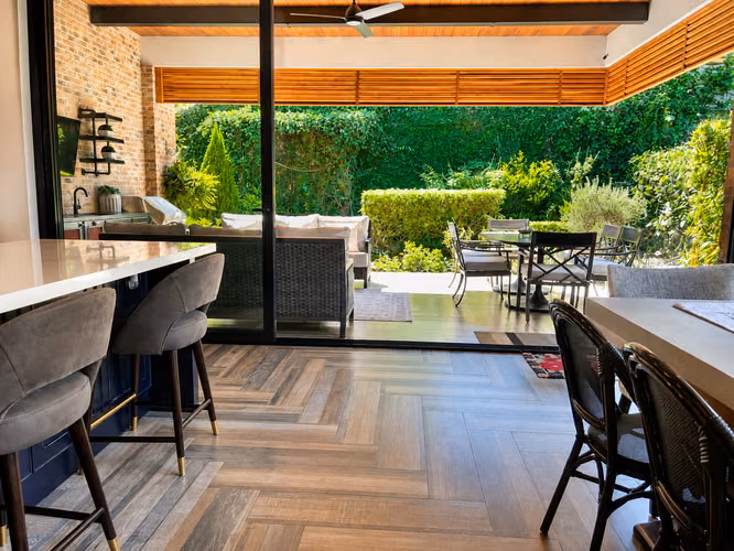 Casa de Lujo de Una Planta en Condominio Orosol, Santa Ana - Imagen 8