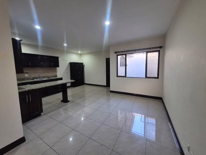 ALQUILER DE APARTAMENTO UBICADO EN AYARCO, CURRIDABAT, DE 3 HABITACIONES , INCLUYE INTERNET Y CABLE - Imagen 5