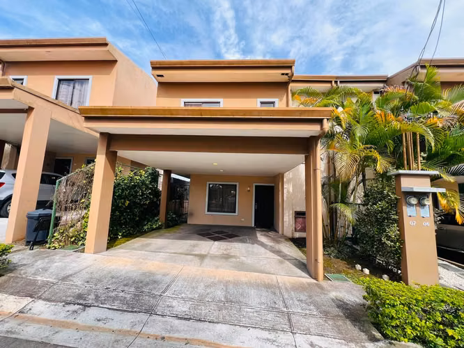 Oportunidad Venta de Casa 2 Plantas 80 millones en Cartago Condominio Vistas de Oreamuno