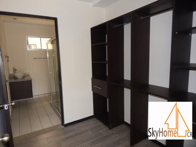 225369 / Alquiler / Lomas de Ayarco Sur / Vestidor / Cochera / Sin mascotas - Imagen 3