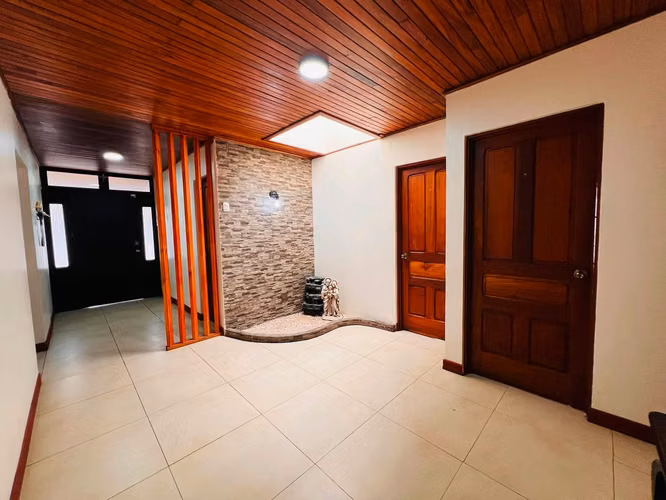 Venta de Casa de uso Comercial + Local en Residencial El Molino cerca Automercado Cartago