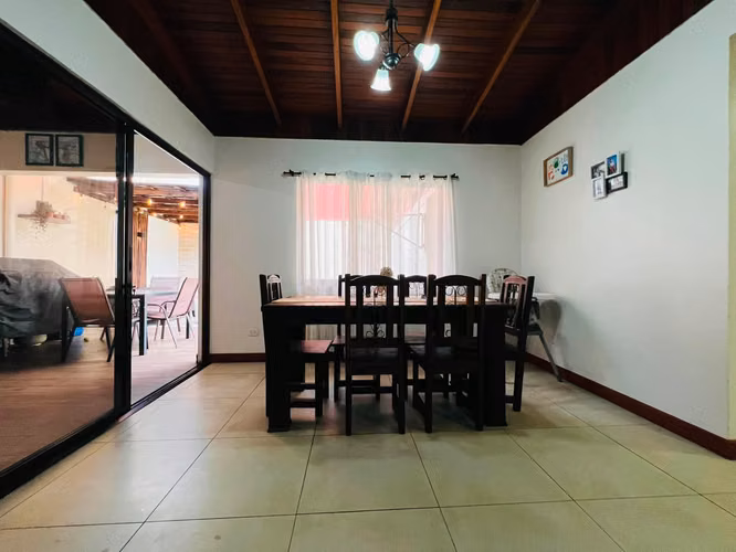 Venta de Casa de uso Comercial + Local en Residencial El Molino cerca Automercado Cartago