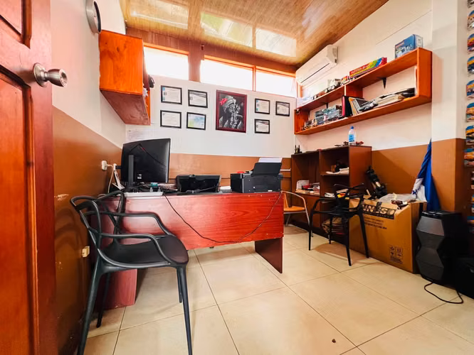 Venta de Casa de uso Comercial + Local en Residencial El Molino cerca Automercado Cartago