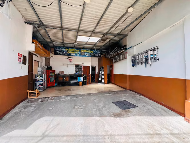 Venta de Casa de uso Comercial + Local en Residencial El Molino cerca Automercado Cartago