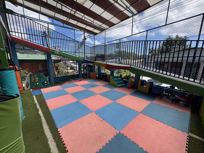 Sale of school and care network center in San Rafael Ajo de Desamparados -EU