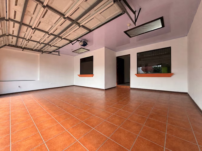 Venta de casa en Condominio La Trinidad de Moravia - Imagen 2