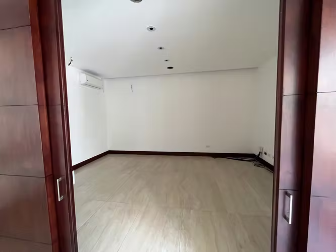 CASA 5 HABITACIONES CON PATIO ALQUILER SAN RAFAEL ESCAZÚ COD EM447 - Imagen 7