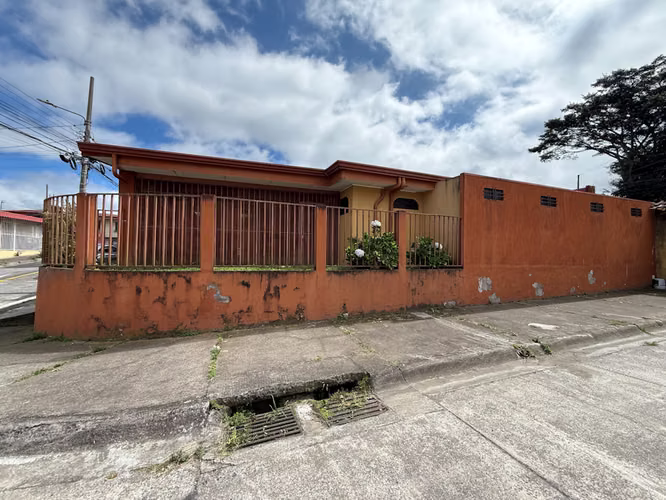 Venta de casa Remate Bancario!, en Urbanización Villa Flores