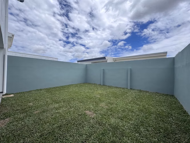 Venta de casa en Condominio a Estrenar con Amplios Espacios - Imagen 2