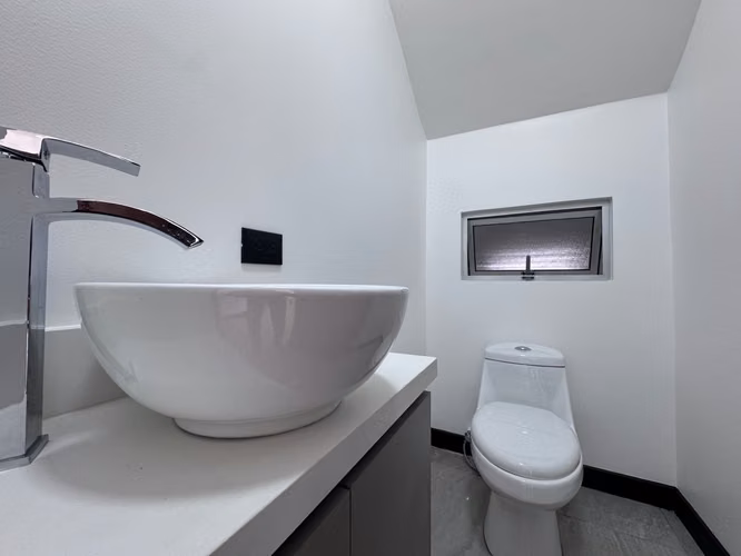 Venta de casa en Condominio a Estrenar con Amplios Espacios - Imagen 12