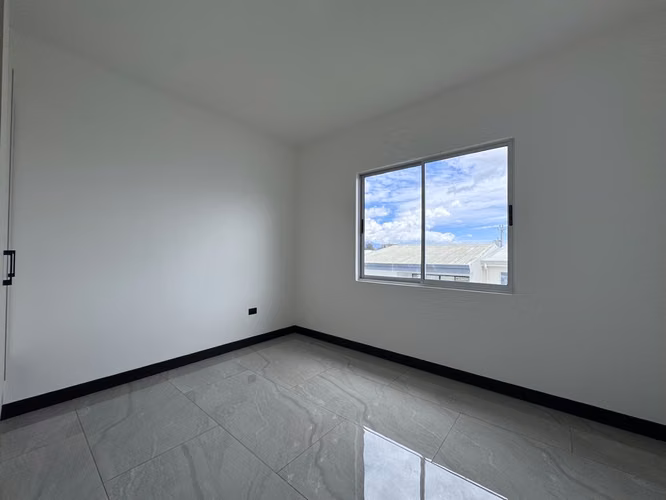 Venta de casa en Condominio a Estrenar con Amplios Espacios - Imagen 11