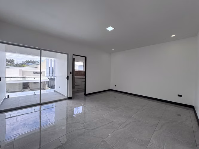 Venta de casa en Condominio a Estrenar con Amplios Espacios - Imagen 6