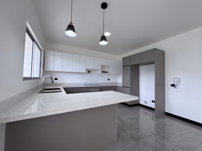 Venta de casa en Condominio a Estrenar con Amplios Espacios - Imagen 5