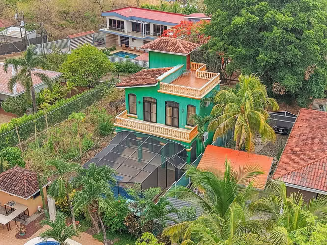 Casa Verde Vida | Casa con piscina privada y azotea en Playas del Coco