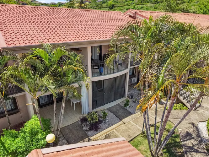 Escape to Paradise: Ground-Floor Beachside Oasis at Green Turtle 3