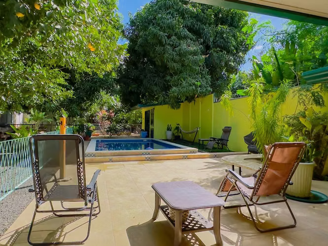 Casa Amarilla | Lote grande, a pie de la playa, Automercado y Pacífico - Imagen 5