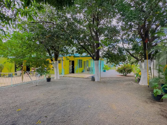 Casa Amarilla | Lote grande, a pie de la playa, Automercado y Pacífico - Imagen 3