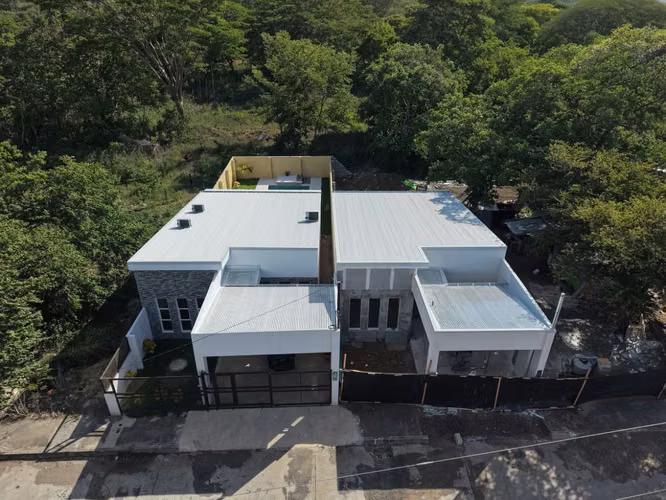 Casa Liva | Casa nueva de 2 habitaciones con piscina privada en Playas del Coco