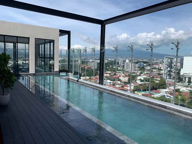 Venta de apartamento en Sky Garden con amplia vista e iluminación - Imagen 17
