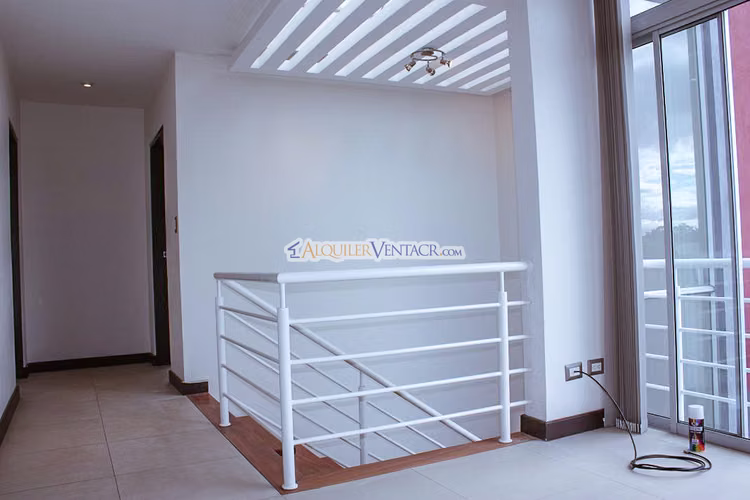 TREJOS MONTEALEGRE ESCAZU! PROPIEDAD CON 2 CASAS CONTEMPORANEAS - Imagen 10