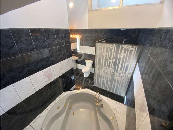 CASA INDEPENDIENTE EN VENTA con hermosa vista | ESCAZÚ - Imagen 18
