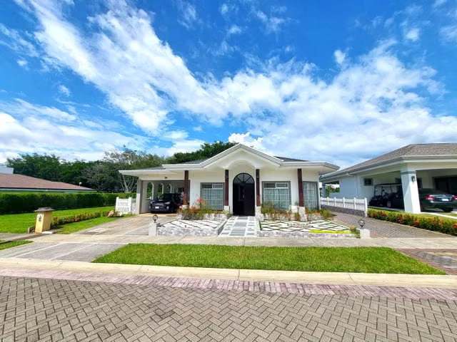 Sale of House in La Guátima de Alajuela. 24-919 RELEVANT PRICE