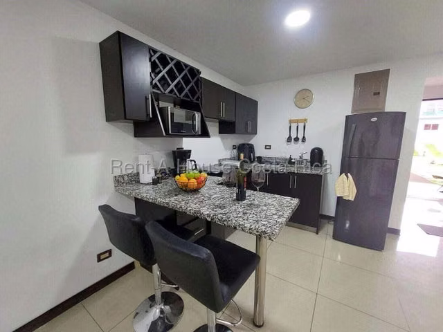 Alquiler de Apartamento AMUEBLADO en Ulloa-Heredia.