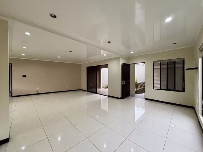 Casa en alquiler en San Isidro de Heredia - Imagen 3