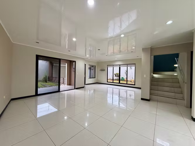 Casa en alquiler en San Isidro de Heredia - Imagen 2