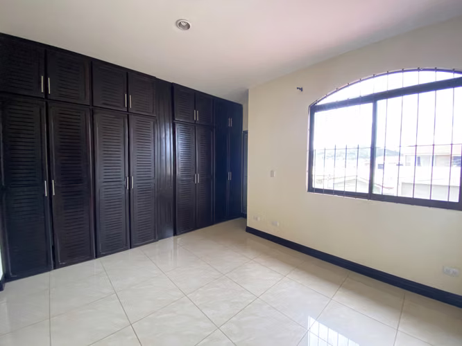 Apartamento 3 habitaciones / Internet, Cable y Vigilancia/Lomas de Ayarco - Imagen 8