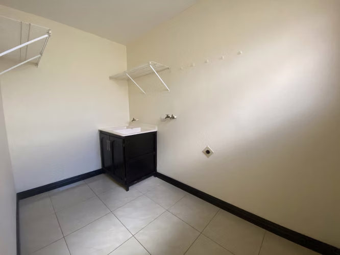 Apartamento 3 habitaciones / Internet, Cable y Vigilancia/Lomas de Ayarco - Imagen 13