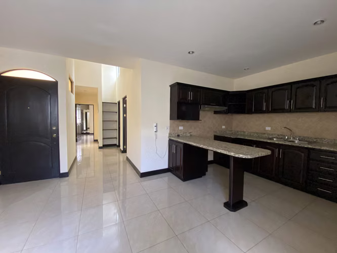Apartamento 3 habitaciones / Internet, Cable y Vigilancia/Lomas de Ayarco - Imagen 3