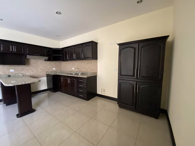 Apartamento 3 habitaciones / Internet, Cable y Vigilancia/Lomas de Ayarco - Imagen 4