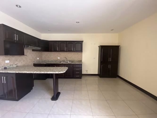 Apartamento 3 habitaciones / Internet, Cable y Vigilancia/Lomas de Ayarco - Imagen 2