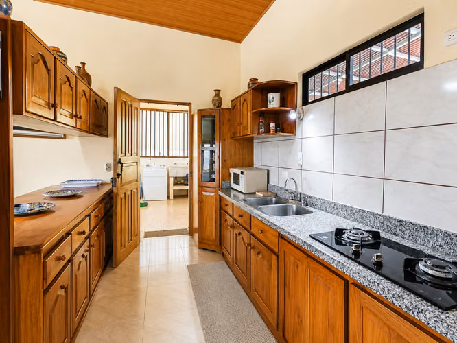 Casa amueblada en alquiler, con vista al Lago Arenal y al Volca, Tilaran.