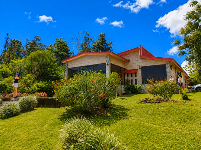 Casa amueblada en alquiler, con vista al Lago Arenal y al Volca, Tilaran.