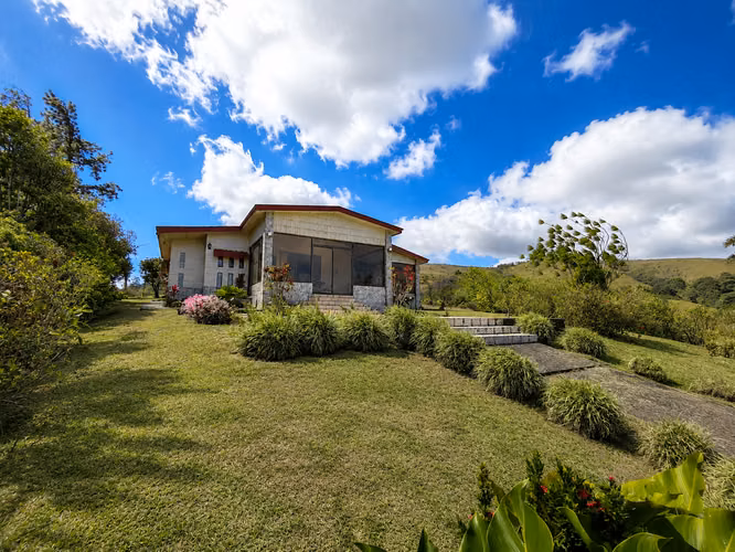 Casa amueblada en alquiler, con vista al Lago Arenal y al Volca, Tilaran.