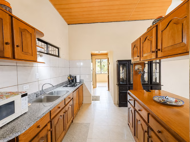Casa amueblada en alquiler, con vista al Lago Arenal y al Volca, Tilaran.