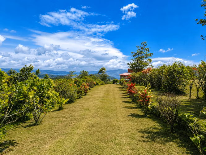 Casa amueblada en alquiler, con vista al Lago Arenal y al Volca, Tilaran.