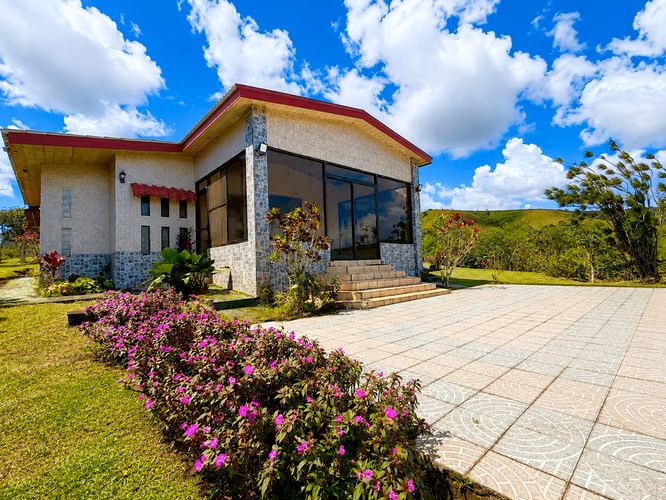 Casa amueblada en alquiler, con vista al Lago Arenal y al Volca, Tilaran.